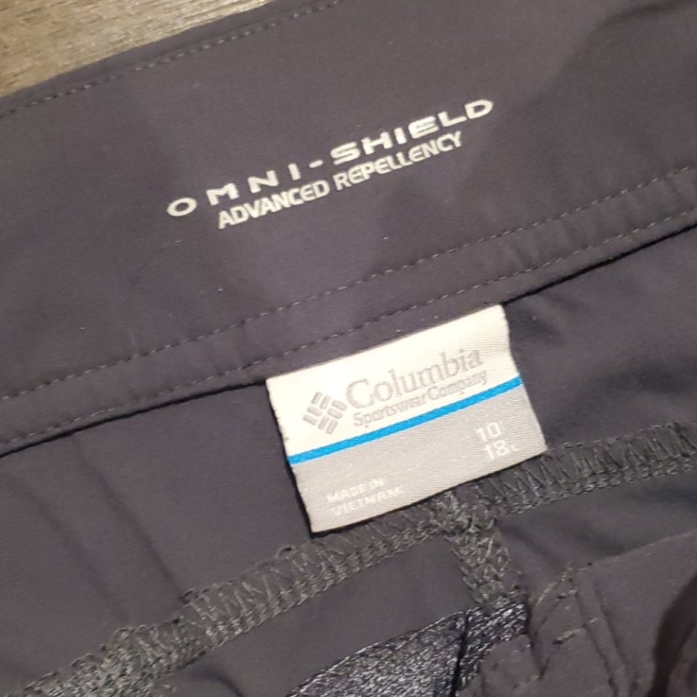 ❤COLUMBIA OMNI-SHIELD PANTS/BERMUDAS, SIZE 10 (30) - Picture 2 of 3
